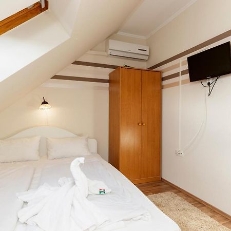 Almafa Apartmanhaz Егер Екстериор снимка