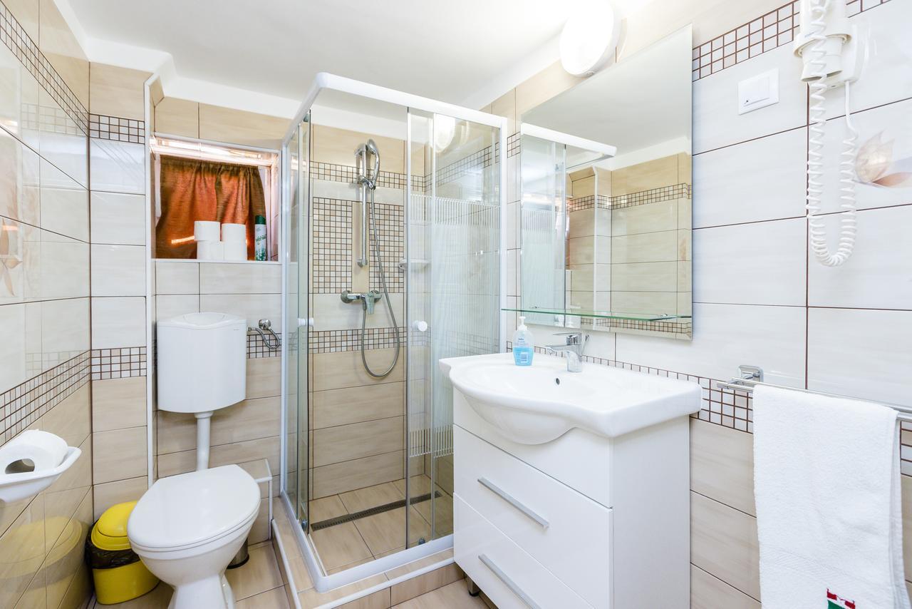Almafa Apartmanhaz Егер Екстериор снимка