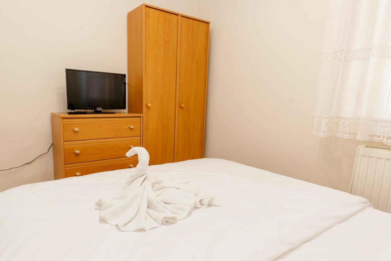 Almafa Apartmanhaz Егер Екстериор снимка